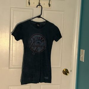 New York Yankees tshirt, size Small.